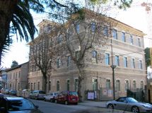Palazzo Vannicola, sede dell\'Universit&agrave;  Politecnica delle Marche a Porto d\'Ascoli in via Mare